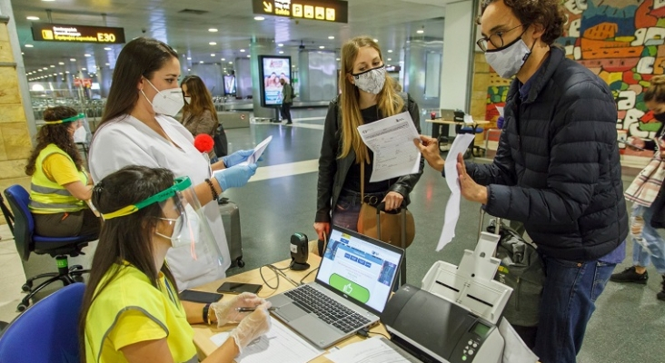 Canarias elimina el control sanitario a los viajeros nacionales solo en puertos y aeropuertos