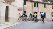 Ciclistas circulando por Baleares