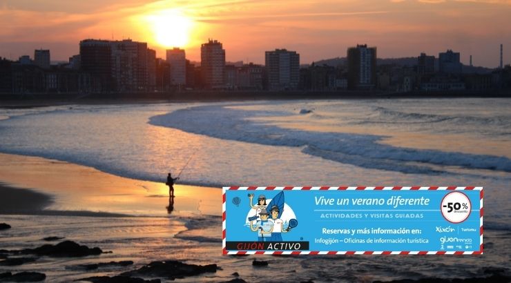 Gijón ofrecía al público actividades turísticas con un descuento del 50%. Playa de Gijón de fondo junto con el banner de la campaña vía gijon.es