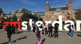 Turistas en Ámsterdam (Países Bajos) | Foto: Tourinews