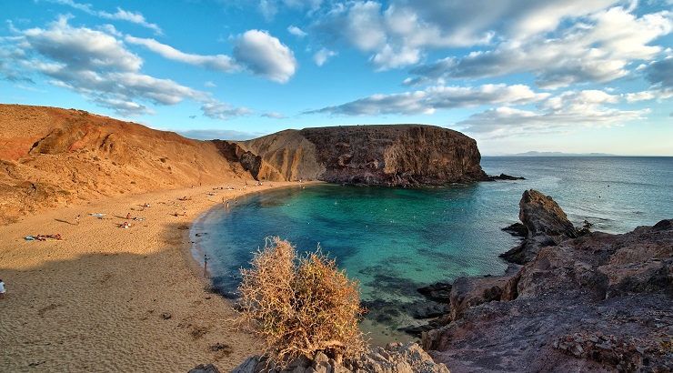 Vista de la Playa de Papagayo (Lanzarote) Foto: Wikimedia Commons