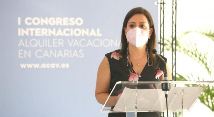 Yaiza Castilla en su comparecencia en el I Congreso Internacional de Alquiler Vacacional | Fuente: Facebook (@yaiza.castillaherrera)