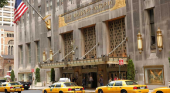 El emblemático hotel Waldorf Astoria de Nueva York (Estados Unidos). | Foto: Viaggio Routard (CC BY 2.0)
