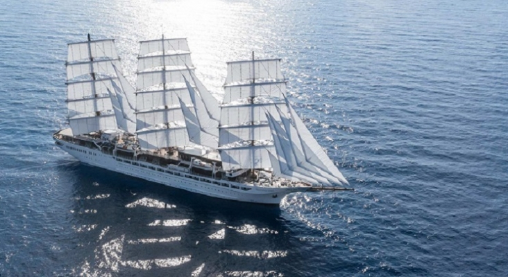 Recalan en Canarias los dos cruceros a vela más grandes del mundo
