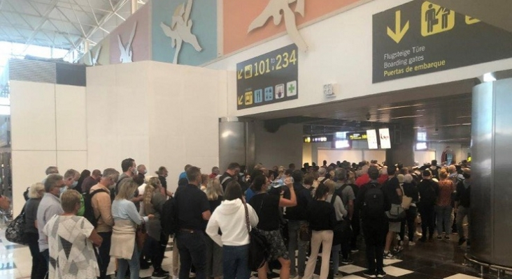 Colas en el Aeropuerto de Gran Canaria, Tourinews