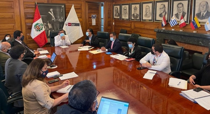 Reunión de los ministerios de Salud y Turismo de Perú