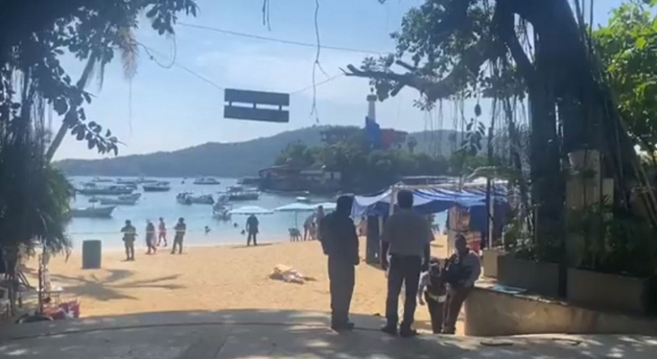 Captura de un vídeo grabado en la playa de Acapulco | Azucena Uresti, periodista mexicana, vía Twitter