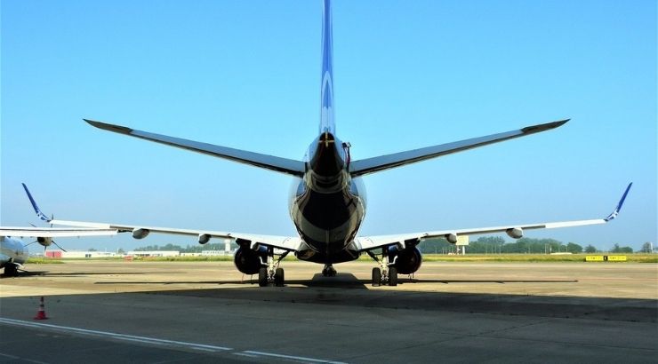 Embraer 195 visto desde atrás