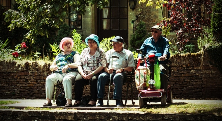 Grupo de viajeros mayores