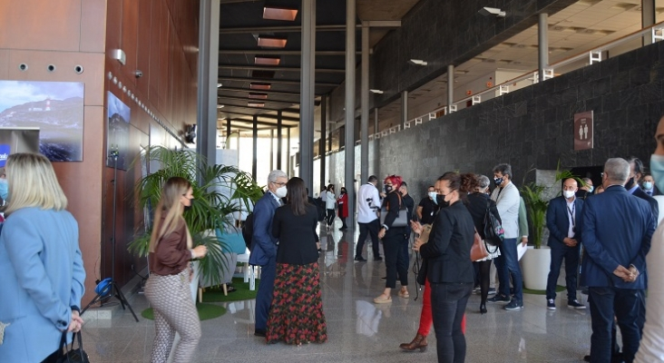 Concurrencia en los pasillos del IX Foro Internacional de Turismo Maspalomas Costa Canaria