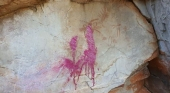 Pintadas sobre el arte rupestre de Las Sacerdotisas, en el Parque Natural de Despeñaperros | Foto Ayuntamiento de Santa Elena (Jaén)