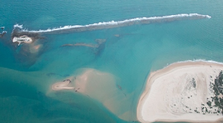 Islote de Sancti Petri (izda.) y punta del Boquerón (dcha.) 