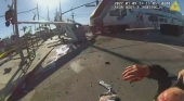 La Policía de Los Ángeles (EE. UU.) rescata a un piloto segundos antes de ser arrollado por un tren
