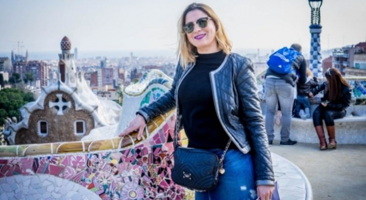 Turista en Guell Park, Barcelona.