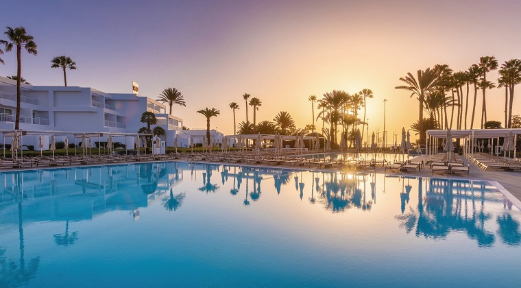 piscinas hotel riu paraiso lanzarote