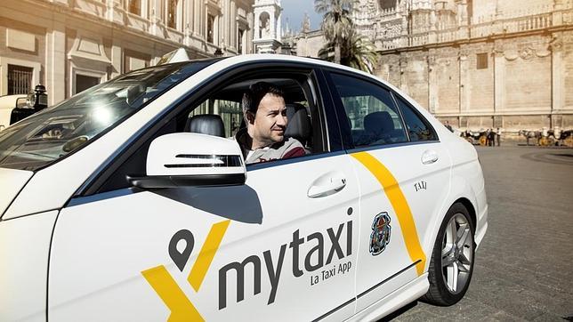 Mytaxi copia a Uber y cobra 15€ por trayectos al aeropuerto