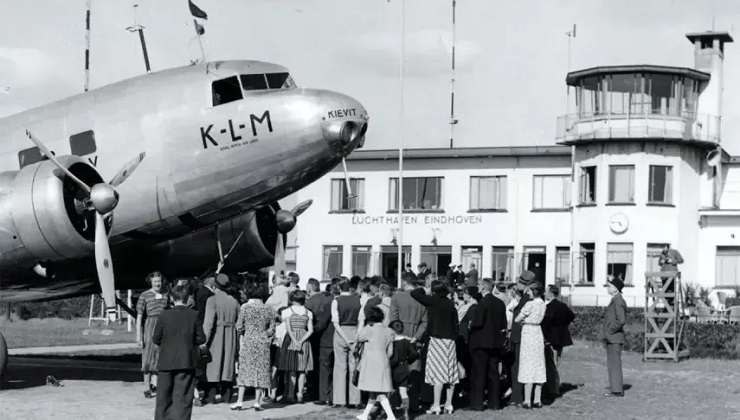 Imagen antigua de la llegada de un avión de KLM al aeropuerto | Foto: Echt Welschap