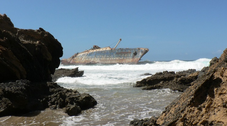 Restos del American Star en la playa de Garcey, Fuerteventura, en 2006. Foto: Ian Pullen