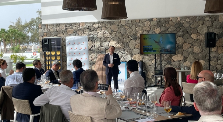 Encuentro de Thomas Bösl, CEO de rtk y profesionales turísticos en Gran Canaria