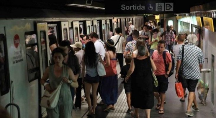 Las huelgas dinamitan el transporte urbano en Barcelona