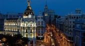 Vista nocturna del Edificio Metrópolis al comienzo de la Gran Vía madrileña | Foto: Wikimedia Commons (CC BY SA 2.0)