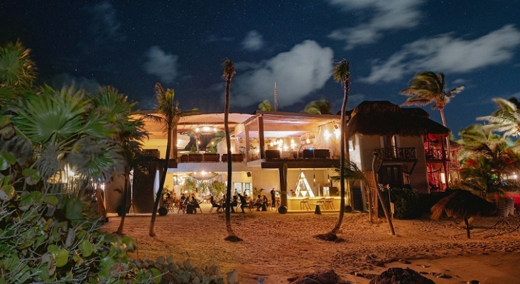 El restaurante Art Beach de Tulum (Quintana Roo, México) donde fueron asesinados a tiros dos hombres el pasado sábado. | Foto: Art Beach