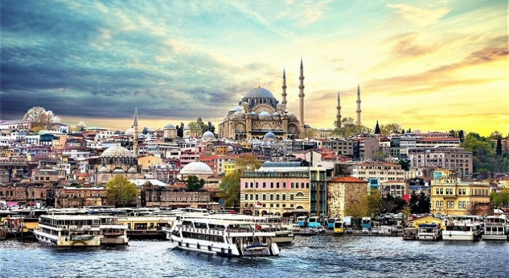 Vista de Estambul con la mezquita de Santa Sofía al fondo | Foto: vía Viajes y Lugares