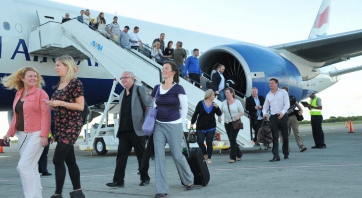 ¿Qué está pasando con los turistas rusos y ucranianos varados en algunos destinos del Caribe?