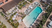 Vista de la piscina del Hotel Tarifa Lances, ubicado junto a la localización donde se ubicará el nuevo establecimiento | Foto: Q Hotels