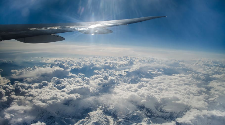 Avión sobrevolando Rusia