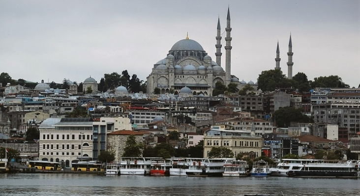VIsta de Estambul (Turquía) con la mezquita de Santa Sofía al fondo | Foto: Politours