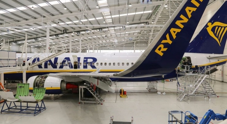 Interior del hangar de reparaciones de Ryanair en el Aeropuerto de Sevilla | Foto: vía elDiario.es