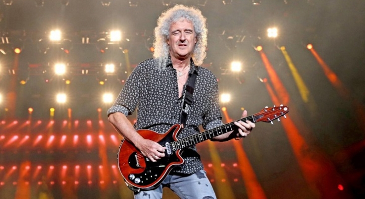 Brian May actuando con su guitarra 'Red Special' | Foto: vía Summa Inferno