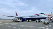 Avión de British Airways en el Aeropuerto de Gatwick (Londres, Reino Unido)
