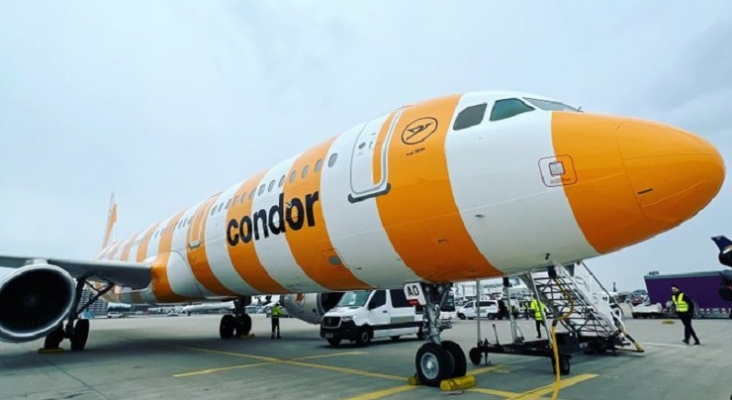 Avión de Condor con el nuevo diseño a rayas | Foto: Twitter (@Condor)