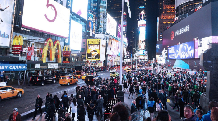 Una de las calles más transitadas por turistas en Nueva York