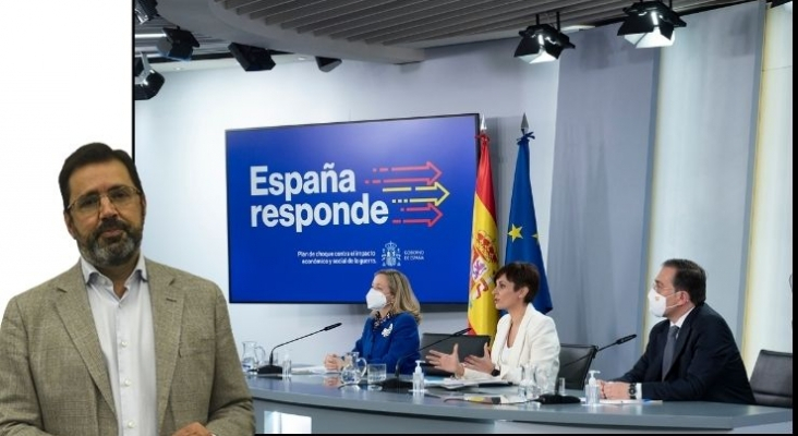 A la izquierda: Javier Gándara, presidente de ALA; a la derecha: ministros del Gobierno de España | Foto: Pool Moncloa / Borja Puig de la Bellacasa