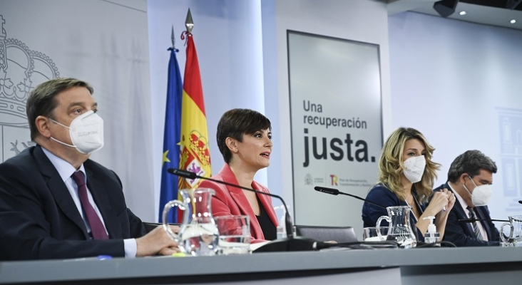 Ministros del Gobierno de España durante la rueda de prensa de presentación de la reforma laboral | Foto: La Moncloa