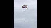 Turista muere practicando parasailing