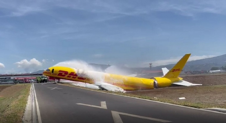 El Boeing 757 de DHL accidentado en el Aeropuerto Internacional Juan Santamaría de San José (Costa Rica)