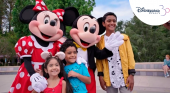 Disney recupera los abrazos en sus parques temáticos y cruceros