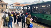 Turistas en Cusco (Perú) tratando de ser trasladados en los autobuses dispuestos por el Ministerio de Turismo | Foto: MINCETUR