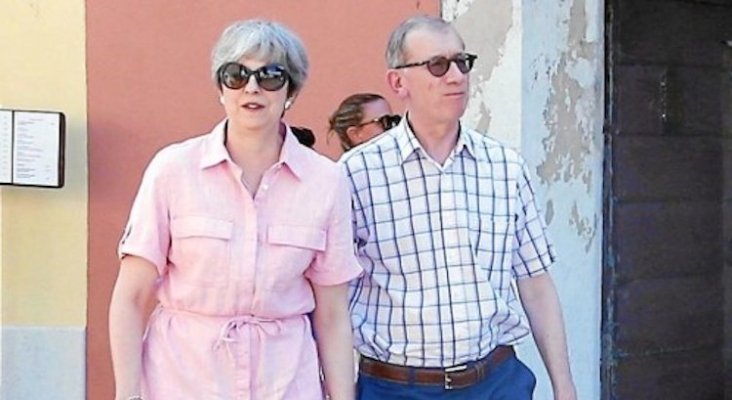 Theresa May con su marido de vacaciones en Italia