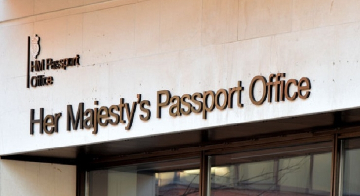 Fachada de una Oficina de Pasaportes de Su Majestad | Foto: vía Geograph Ireland