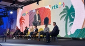 Izda. a dcha. Thomas Bösl, rtk; Oliver Wulf, Travel & Cruises Company; Benjamin Krumpen, Phoenix Reisen; Carsten Sühring, Hapag Lloyd; Alexander Ewig, AIDA Cruises; y Klaus Hildebrandt, fvw|TravelTalk, que debatieron sobre debaten sobre cruceros, puertos y medioambiente