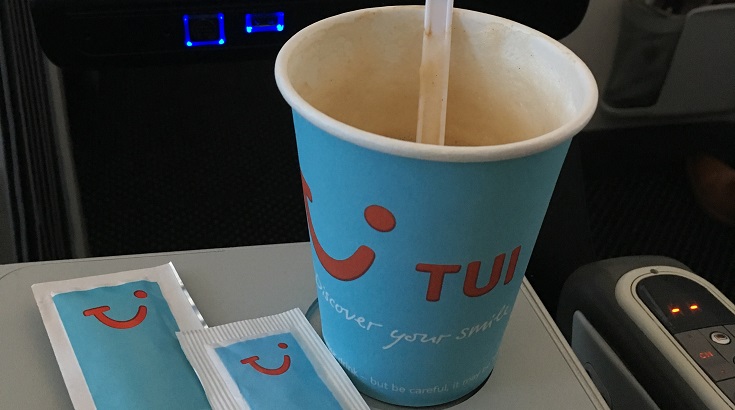 Café a bordo en avión de TUI | Foto: Tourinews©