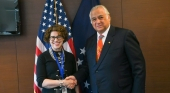 El secretario de Turismo de México, Miguel Torruco, junto a Rena Bitter, subsecretaria de Estado para Asuntos Consulares del Departamento de Estado de Estados Unidos.