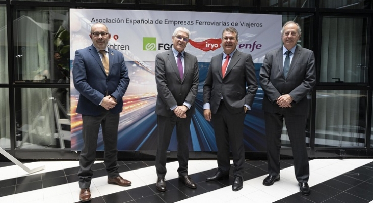 De izda. a dcha., Javier Seoane, director general de Euskotren; Isaías Táboas, presidente de Renfe; Carlos Bertomeu, presidente de iryo, y Pera Calvet, director general de FGC | Foto: Renfe