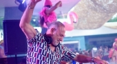 Luis Riu ejerce como DJ en una Riu Party celebrada en el complejo de hoteles RIU en Punta Cana en 2022