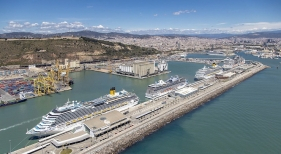 Vista aérea del Puerto de Barcelona con varios cruceros atracados | Foto: Port de Barcelona